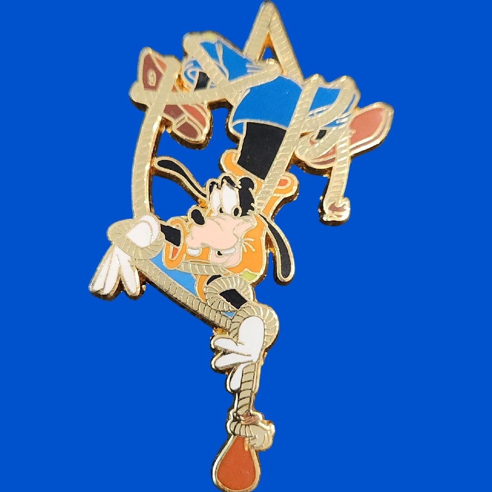 Disney Pin 70400 Goofy School Play PTU 2008 LE 100 Rare Grail Pin Trading Univ